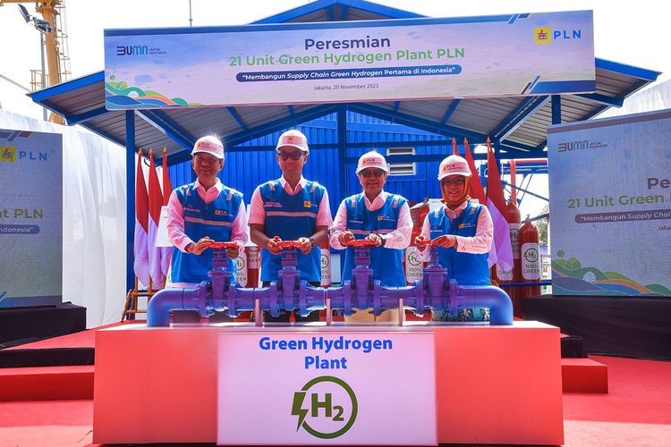 Sebanyak 21 hidrogen hijau atau green hydrogen plant milik PT PLN diresmikan bersama oleh Kementerian Energi dan Sumber Daya Mineral dan PLN pada Senin (20/11/2023).