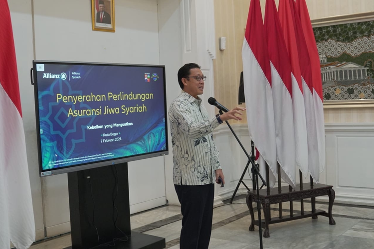 Direktur Utama Allianz Life Syariah Achmad K Permana