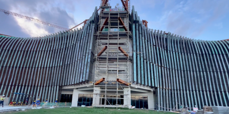 Kantor Presiden yang dilapisi bilah selubung Burung Garuda di Kawasan Istana Presiden, KIPP Ibu Kota Nusantara (IKN), siap digunakan pada 17 Agustus 2024.