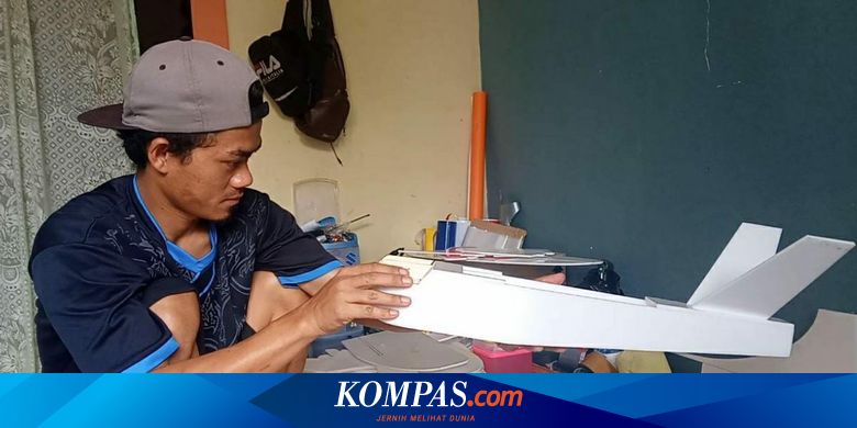 Berhenti Jadi Sopir Angkot sejak Pandemi, Wawan Sukses Jadi Perakit Pesawat Aeromodelling dan Raup Jutaan Rupiah - Vimarsana News