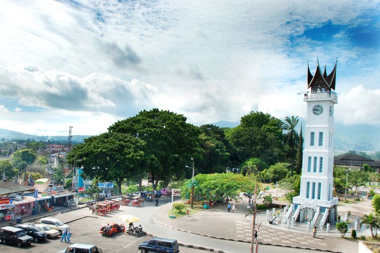 Menara Jam Gadang, ikon kota Bukittinggi, Sumatera Barat.