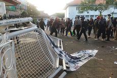 Demo Tolak Kenaikan Harga BBM, Mahasiswa Jebol Pagar Kantor Pemkab Banyuwangi