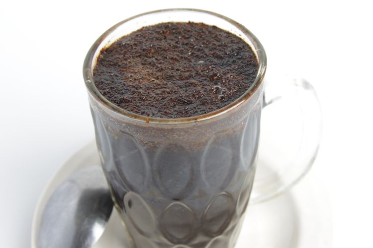 Ampas dari kopi tubruk bisa digunakan mengharumkan ruangan.