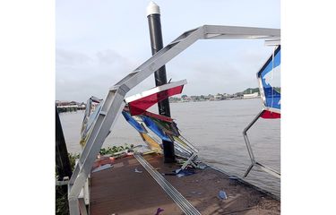 Oyinchoqlar bilan uy qurilishi jinsiy aloqa video Porno: qizi tomosha qilayotganda ogay ota dushda