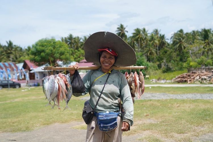 PNM meluncurkan program pemberdayaan perempuan pesisir bertajuk &ldquo;Kampung Madani PNM&rdquo; demi perkuat ekonomi maritim. 