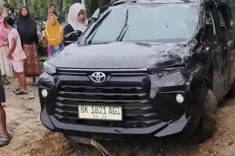 Kronologi Mobil Wisatawan Terjun ke Sungai di Langkat karena Jalan Putus, 3 Tewas