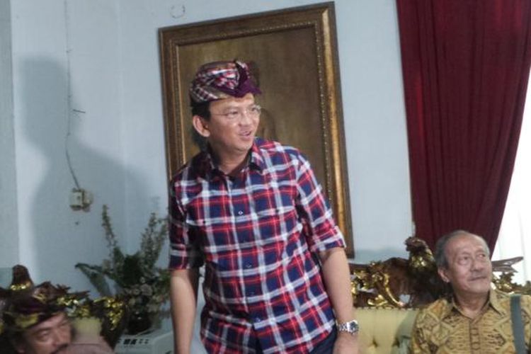Calon gubernur DKI Jakarta Basuki Tjahaja Purnama sowan ke Pondok Pesantren Abdurrahman Wahid Soko Tunggal dan menemui pengasuh ponpes, KH Nuril Arifin atau Gus Nuril, di Jalan Sodong Utara, Cipinang, Jakarta Timur, Senin (9/1/2017).