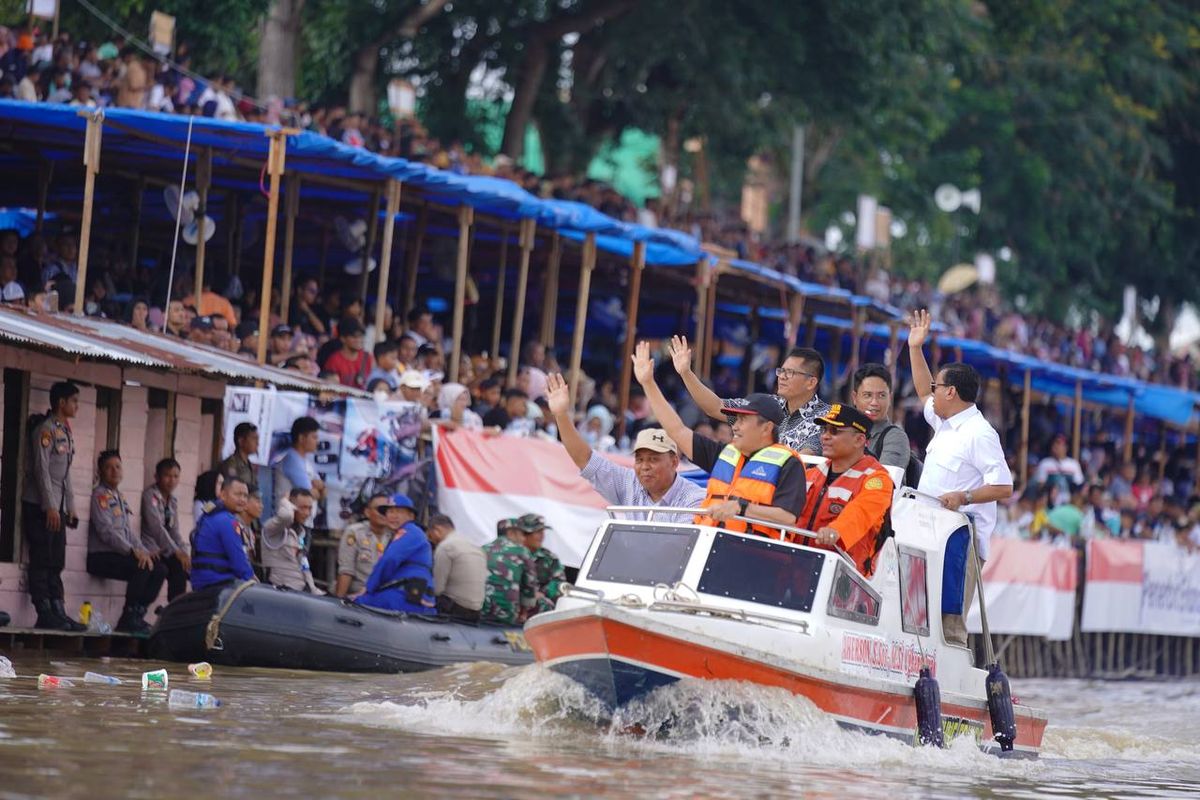 Gubri Syamsuar sapa masyarakat Riau dalam penutupan Pacu Jalur Tradisional 2023