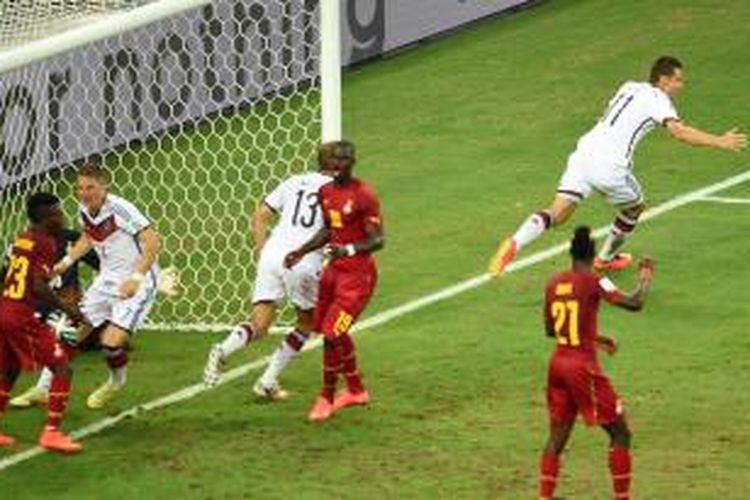 Striker Jerman, Miroslav Klose, seusai mencetak gol ke gawang Ghana pada matchday kedua Grup G Piala Dunia 2014 di Castelao arena, Fortaleza, Sabtu atau Minggu (22/6) dini hari WIB.