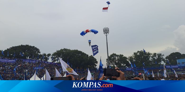 Prabowo Joget di Hadapan SBY Saat Kampanye di Malang, lalu Disambut Aksi Terjung Payung