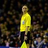 Mengapa Hakim Garis Menunda Mengangkat Bendera Saat Offside?