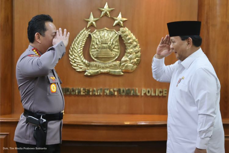 Kapolri Jenderal Listyo Sigit Prabowo menerima dengan hangat kunjungan Menteri Pertahanan (Menhan) Prabowo Subianto di Markas Besar Polri, Jakarta, Rabu (28/9/2022).