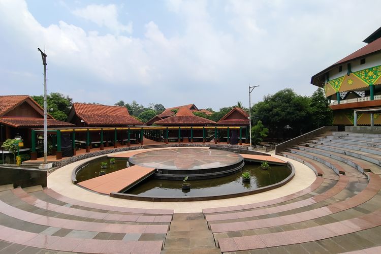 Amphitheater Perkampungan Budaya Betawi Setu Babakan, lokasi acara Malam Pergantian Tahun Baru 2024, Jakarta Selatan, Jumat (29/12/2023). 