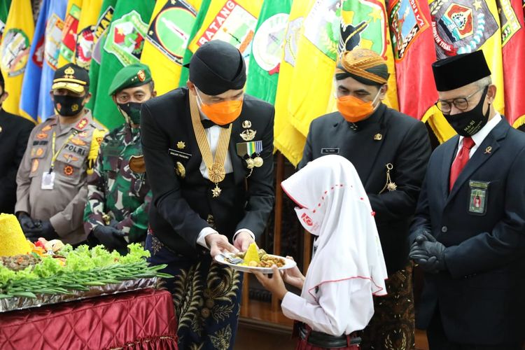 Gubernur Jawa Tengah Ganjar Pranowo dalam peringatan hari ulang tahun (HUT) ke-70 Provinsi Jawa Tengah, Sabtu (15/8/2020).
