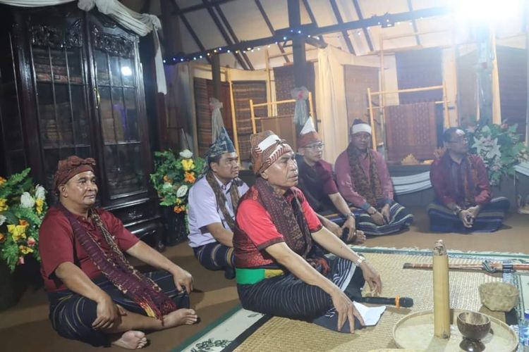 Pemerintah Kabupaten (Pemkab) Ende merangkai agenda tahunan Festival Kelimutu dengan Rapat Koordinasi (Rakor) Tiga Pilar Batu Tungku yang digelar pada Minggu (13/8/2023). 
