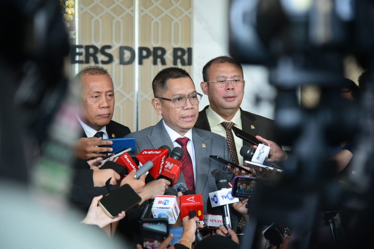 Wakil Ketua DPR RI Adies Kadir usai Rapat Paripurna DPR di Kompleks Parlemen, Senayan, Jakarta, Selasa (8/7/2025).