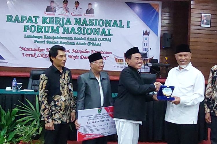 Gubernur Sumatera Barat Mahyeldi Ansharullah memberikan hibah kepada pengurus Forum Wilayah Lembaga Kesejahteraan Sosial Anak-Panti Sosial Asuhan Anak (Forwil LKSA-PSAA) untuk di distribusikan kepada LKSA-PSAA se-Sumatera Barat. Gubenur memberikan itu dalam Rapat Kerja Nasional (Rakernas) ke-1 Forum Nasional (Fornas LKSA-PSAA) di Bukittinggi, Sumatera Barat. Adapun rekernas ini berlangsung dari 22-24 Juli 2023.