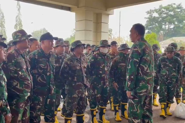 Padamkan Karhutla Jambi, Personel Gabungan Dikerahkan Lewat Jalur Darat dan Udara
