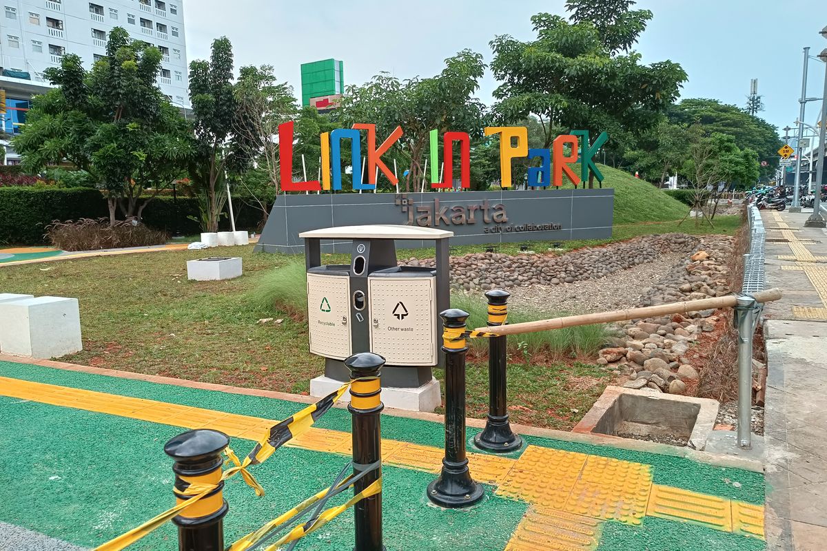 Link In Park, taman di Jalan Jendral Ahmad Yani, Rawasari, Cempaka Putih, Jakarta Pusat. Pantauan Kompas.com di lokasi pada Sabtu (14/1/2023), taman itu belum dibuka untuk umum karena belum diresmikan. 
