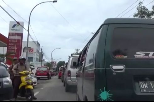 Jatah BBM di SPBU di Sulsel Dikurangi, Warga Antre Panjang hingga Timbulkan Kemacetan