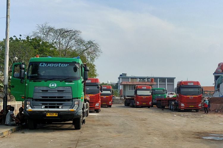 Truk di Pelabuhan Sunda Kelapa, Jakarta Utara