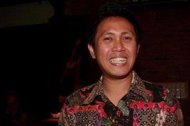 Artis komedi dan pembawa acara yang jadi anggota DPR, Eko Patrio, hadir pada acara penggalangan dana untuk Franky Sahilatua, di Bengkel Cafe, SCBD, Jakarta, Kamis (12/8/2010) malam. 