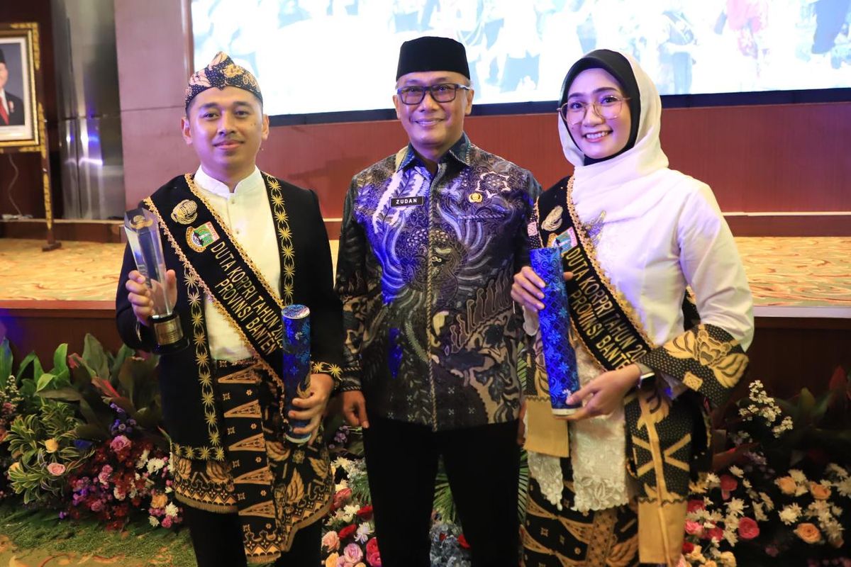 Ian Chavidz Rizqiullah (kiri), Kepala Bidang Dinas Komunikasi dan Informatika (Diskominfo) Kota Tangerang yang ditetapkan sebagai Duta Korps Pegawai Republik Indonesia (Korpri) Nasional Masa Bakti 2025?2026.