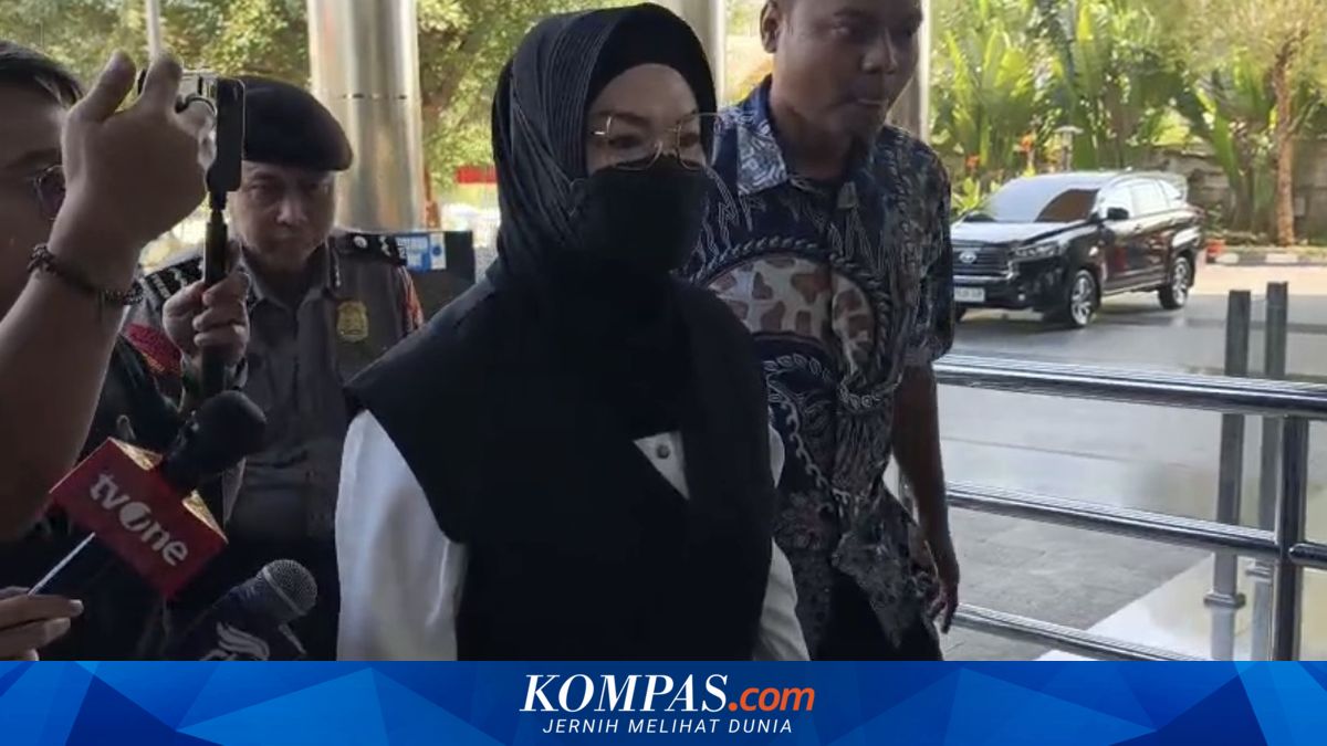 Terjaring OTT, Bupati Sukoharjo Etik Suryani Tiba di Gedung KPK