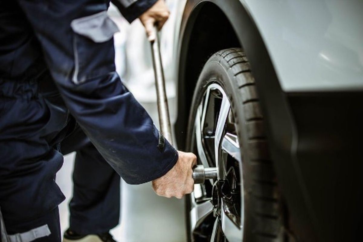 Pasang roda mobil wajib pakai kunci torsi 