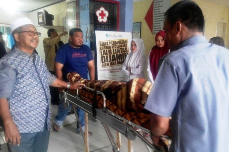 Remaja tenggelam dibawa ke Rumah Sakit PMI Kota Lhokseumawe, Minggu (27/8/2017)