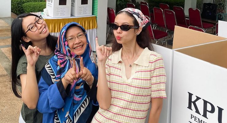 Intip Gaya 9 Selebritas Saat Nyoblos Pilkada 2024, Luna Maya Bergaya Sporty