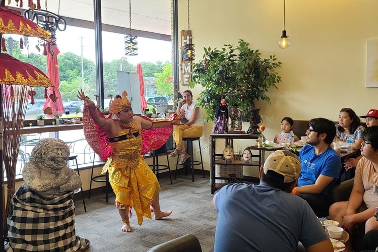 KJRI Chicago menempuh jarak 350 kilometer ke arah timur Chicago untuk menyelenggarakan salah satu signature program gastrodiplomasi bertajuk Indonesian Gourmet Day di East Lansing, Michigan (25/6/2022). 