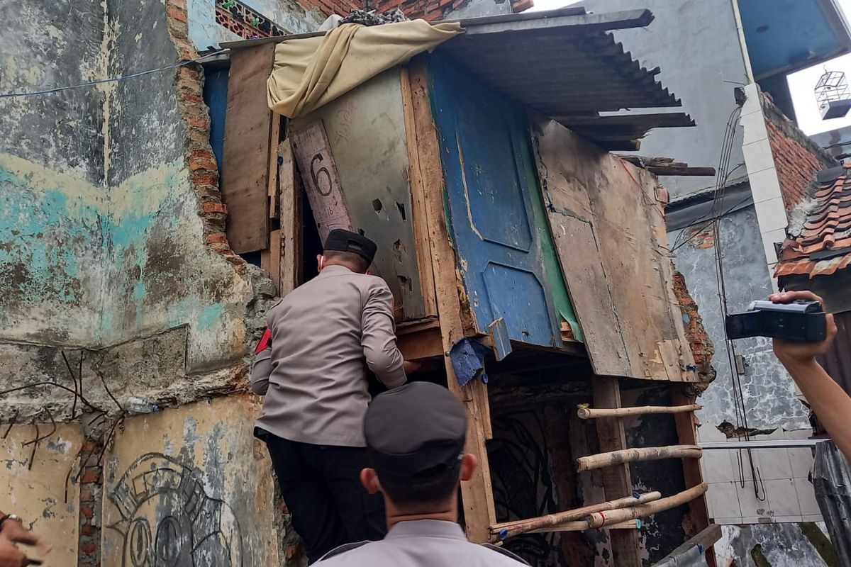 Penggerebekan kembali dilakukan di Kampung Boncos, Kota Bambu Selatan, Palmerah, Jakarta Barat, pada Kamis (10/3/2022) sore. 