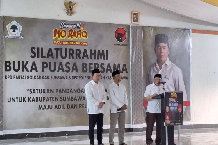 Bupati Sumbawa saat memberikan sambutan pada acara Bukber antar dua parpol pengusung pasangan Mofiq di hotel Sernu Raya Minggu (24/3/2024)