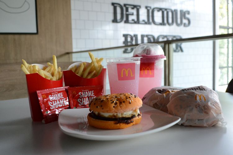 Burger Rendang Dan Kentang Gulai Menu Baru Mcdonald S Agustus 2021 Halaman All Kompas Com