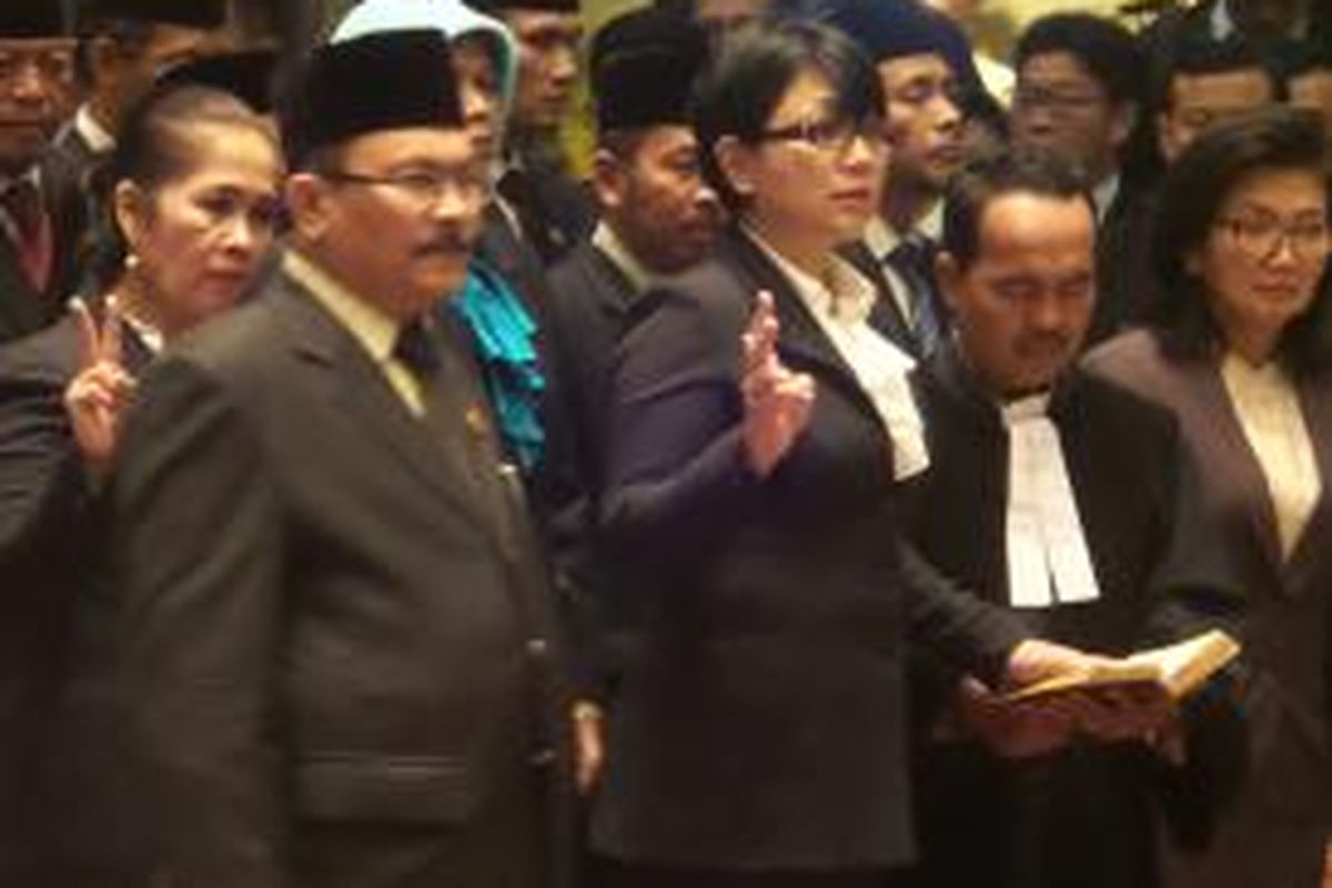 Susan Jasmine Zulkifli saat prosesi pengambilan sumpah sebagai Sekretaris Dinas Koperasi Usaha Mikro Kecil Menengah dan Perdagangan, di Balai Kota DKI Jakarta, Jumat (3/7/2015)