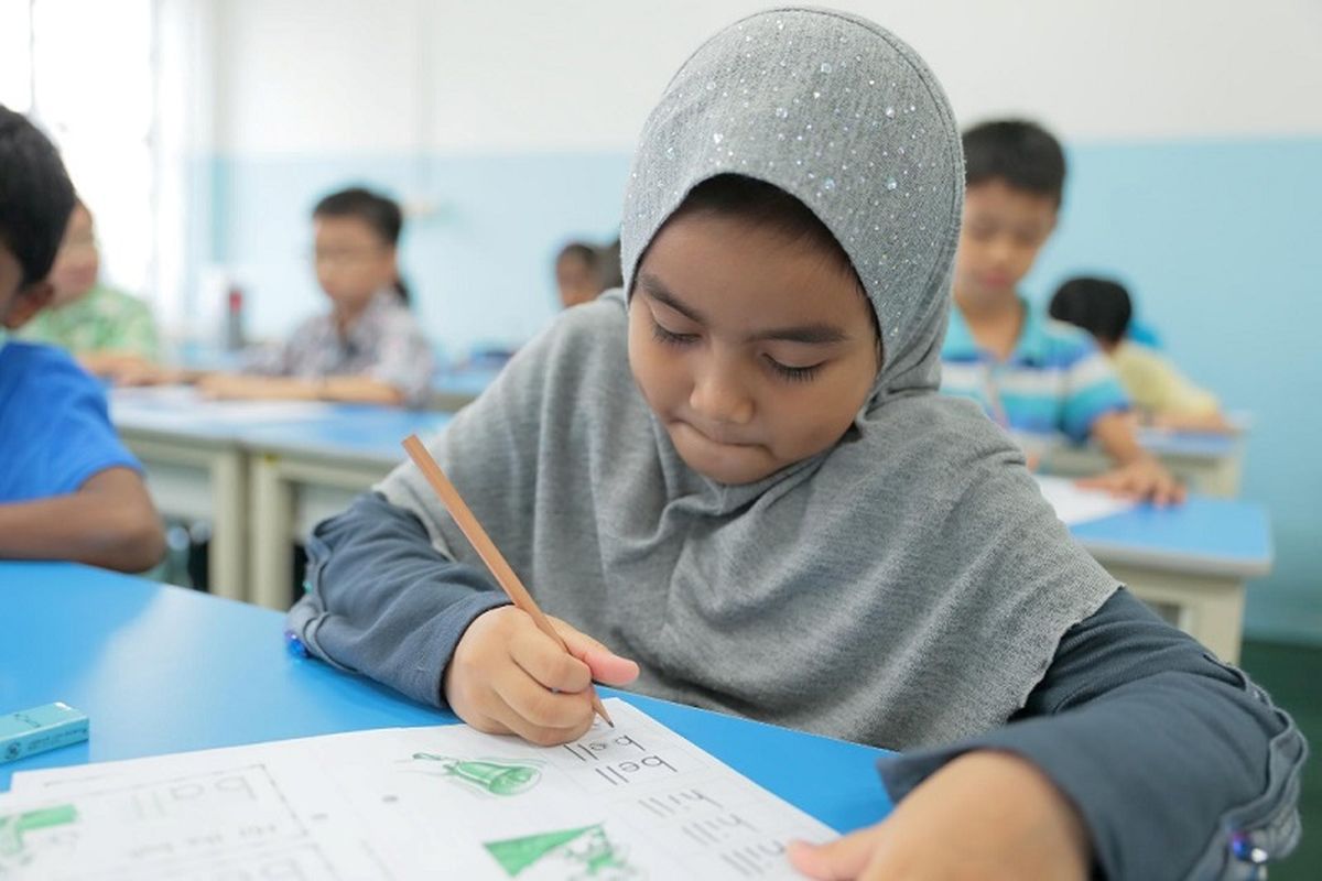Kumon menerapkan metode pembelajaran secara individual sesuai kemampuan anak dalam belajar.