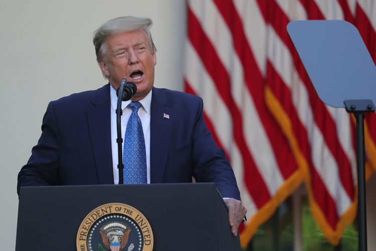 Presiden Amerika Serikat Donald Trump ketika memberikan pernyataan mengenai demonstrasi yang terjadi karena kematian pria kulit hitam bernama George Floyd di Rose Garden, Gedung Putih, Washington DC, pada 1 Juni 2020.