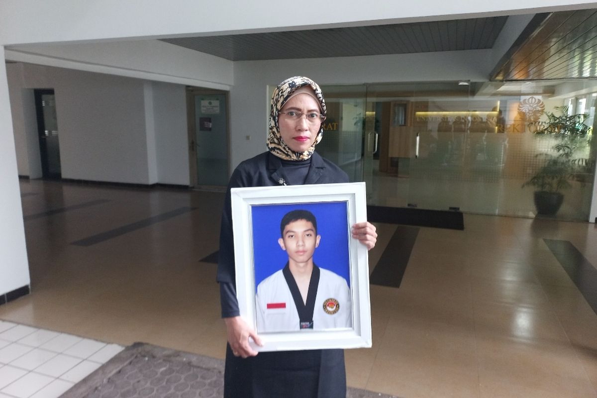 Ibunda Hasya Atallah Saputra, Dwi Syafiera Putri A di UI Salemba, Jakarta Pusat pada Jumat (27/1/2023).