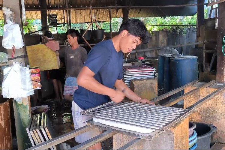 Tahu Tempe, Rupiah, dan Ketergantungan yang Tak Pernah Selesai