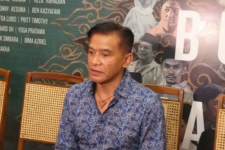 Aktor Donny Damara di sela-sela jumpa pers pengumuman perilisan film Buya Hamka dimajukan memjadi tanggal 19 April 2023, di kawasan Senayan, Jakarta Pusat, Rabu (12/4/2023). 