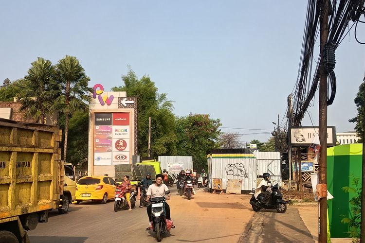 Jalan Puspitek Tangsel Macet hingga 2 Km, Proyek Drainase Jadi Penyebab Utama