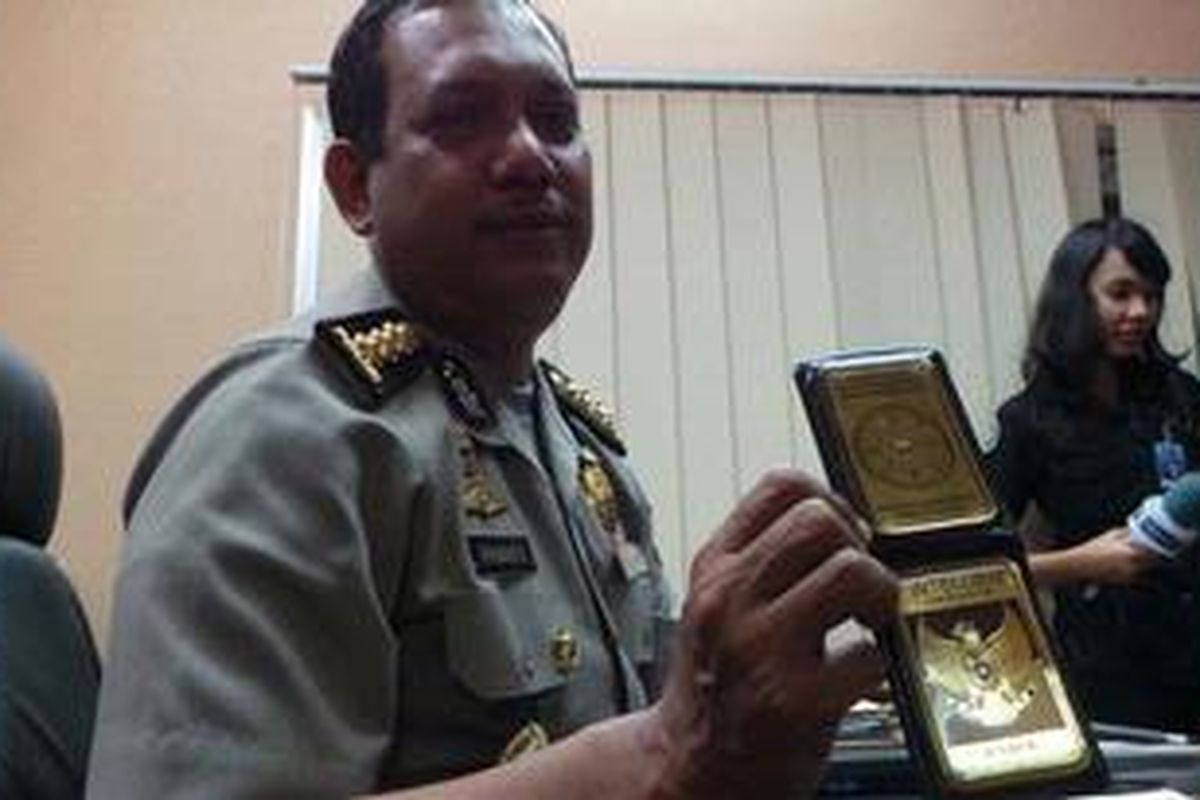 Kartu intelijen palsu yang ditemukan dalam penggeledahan pada mobil milik kelompok Hercules.