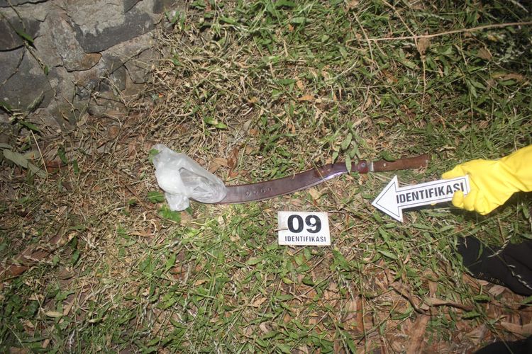 Parang yang dipakai S untuk membacok MDB. 