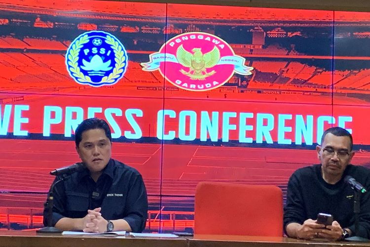 Ketua Umum PSSI, Erick Thohir, saat berbicara dalam sesi konferensi pers di ruang jumpa pers Stadion Gelora Bung Karno (SUGBK) pada Rabu (2/8/2023). Dalam kesempatan itu, Erick Thohir menyampaikan Piala Dunia U17 2023 akan berlangsung di empat kota.