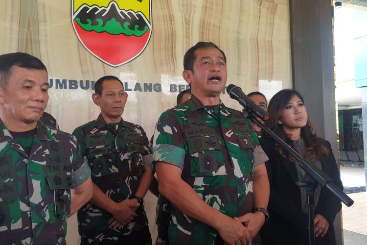 Kepala Staf Angkatan Darat (KSAD), Jendral Maruli Simanjuntak saat memberikan keterangan pers saat berkunjung ke Kodam 1 Bukit Barisan, Selasa (13/2/2024) 
