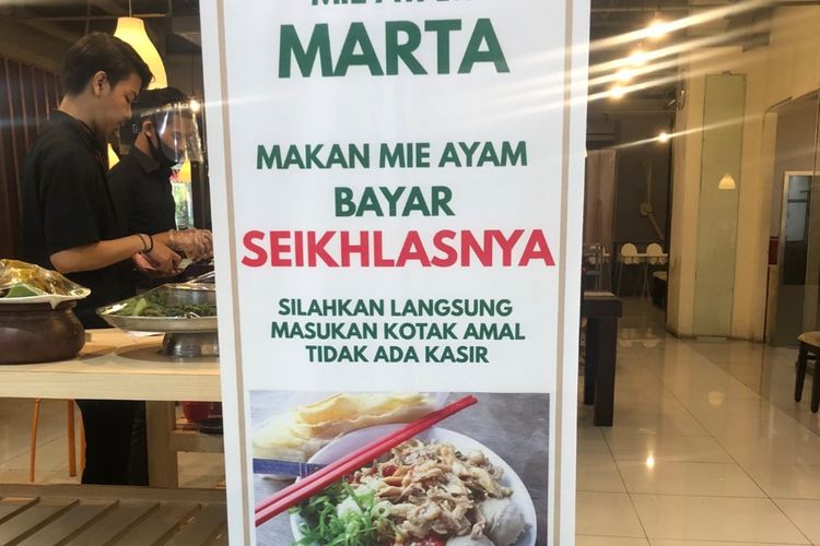 Mie Ayam Marta yang mengajak konsumen bayar mi ayam seikhlasnya untuk amal. 