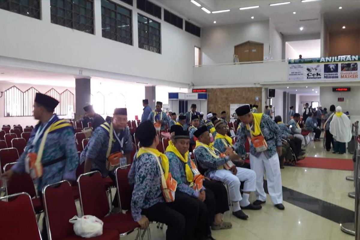 Calon Jemaah Haji kloter 19 di Asrama Haji Jakarta, Pondok Gede, Jakarta Timur, Rabu (17/7/2019).