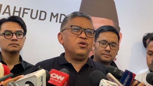 Sekjen PDI-P Nilai Gibran Tak Perlu Pakai Gestur Cari Jawaban Mahfud, Singgung soal Sentimen Negatif