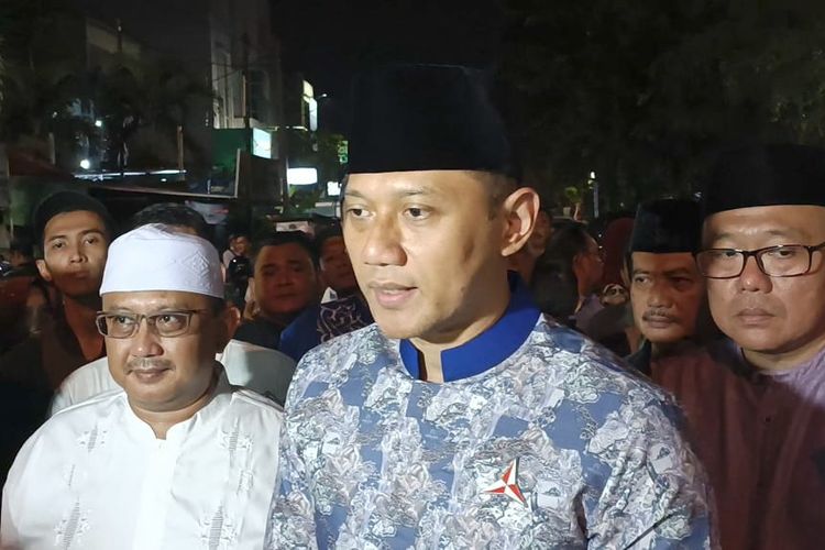 Ketua Umum Partai Demokrat Agus Harimurti Yudhoyono saat berkunjung untuk safari ramadhan ke Kota Bekasi, Minggu (17/4/2023) malam.
